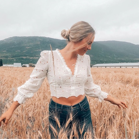 White lace top - Picture 1 of 3